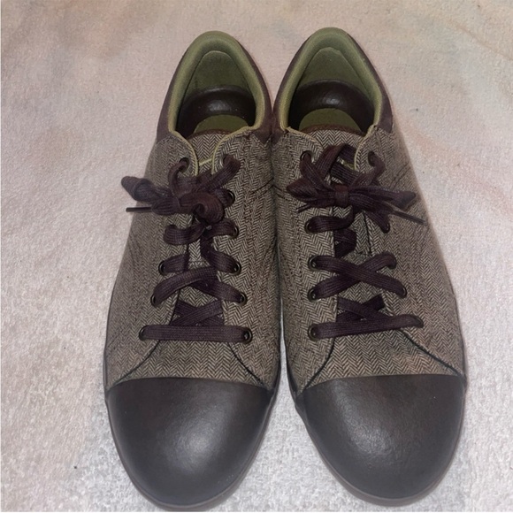 Nike Brown and Olive Sneakers - Picture 3 of 4